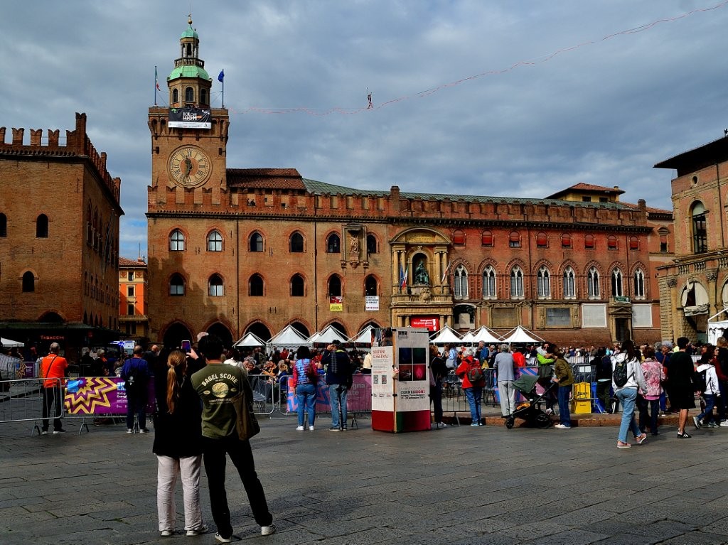 Bologna Piazza Maggiore - hoch oben ...
