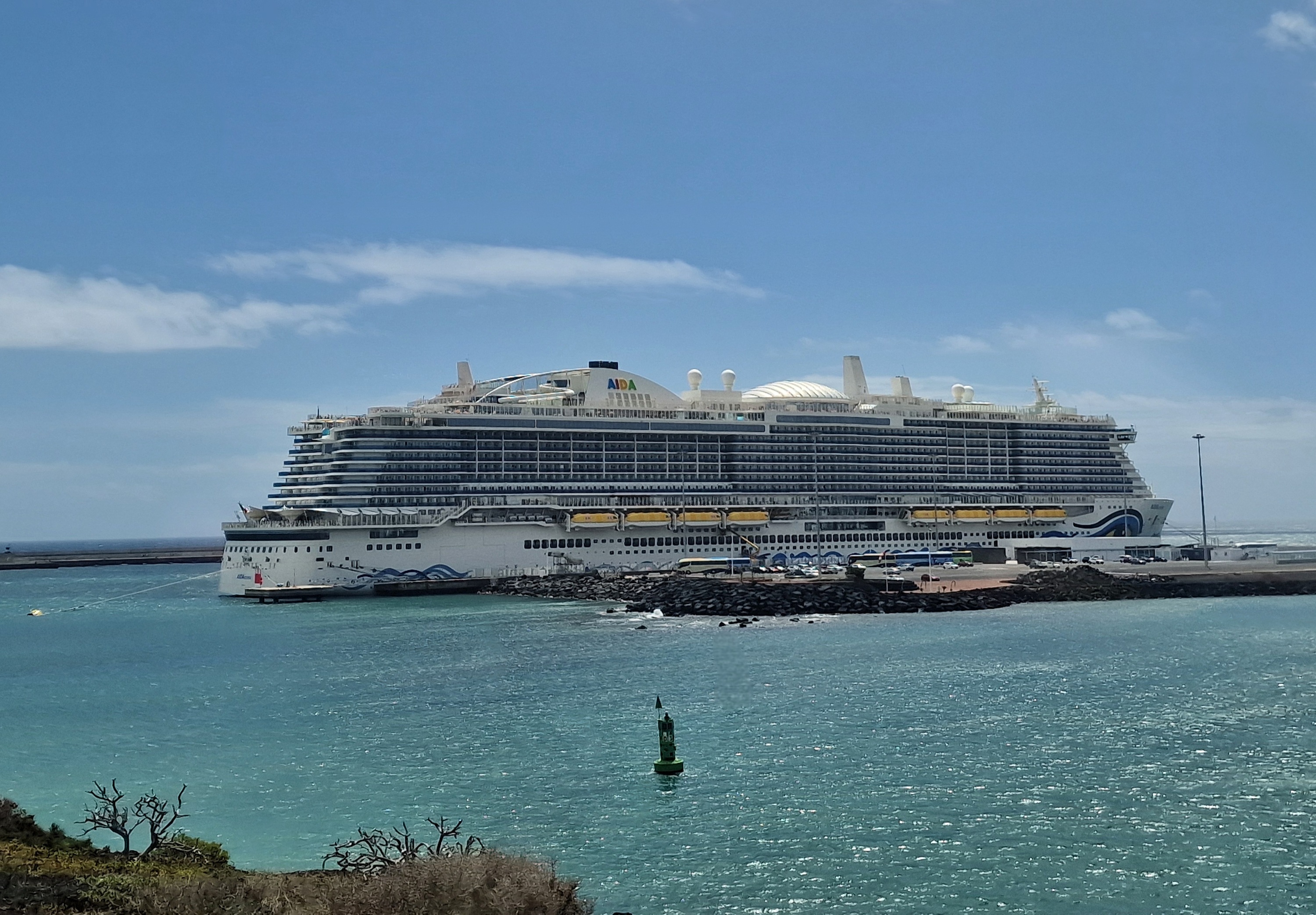 Aida Cosma im Hafen von Arrecife