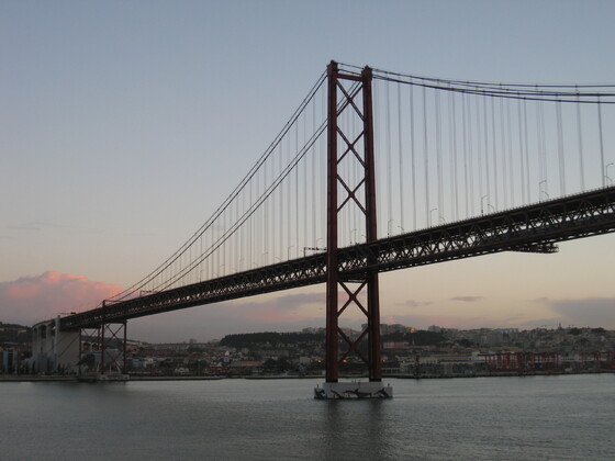 Lissabon Impressions - Die "Ponte 25 de Abril" zu Sonnenaufgang
