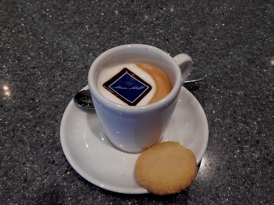 Espresso macchiato in der TUI-Bar der MS5, super lecker!