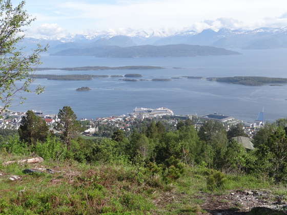 Blick vom Hausberg in Molde auf die Aidasol