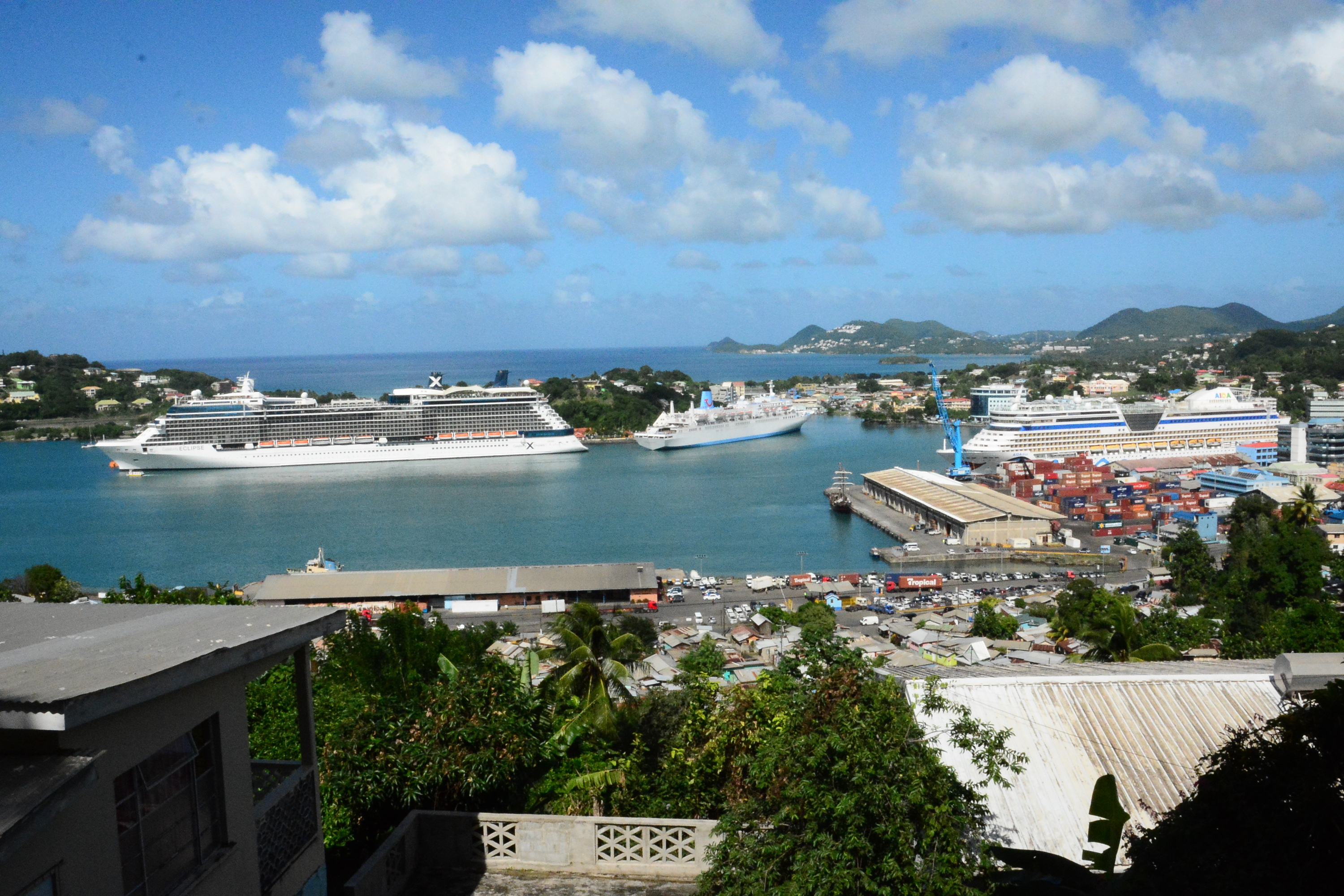 AIDAdiva im Hafen von Castries /St. Lucia