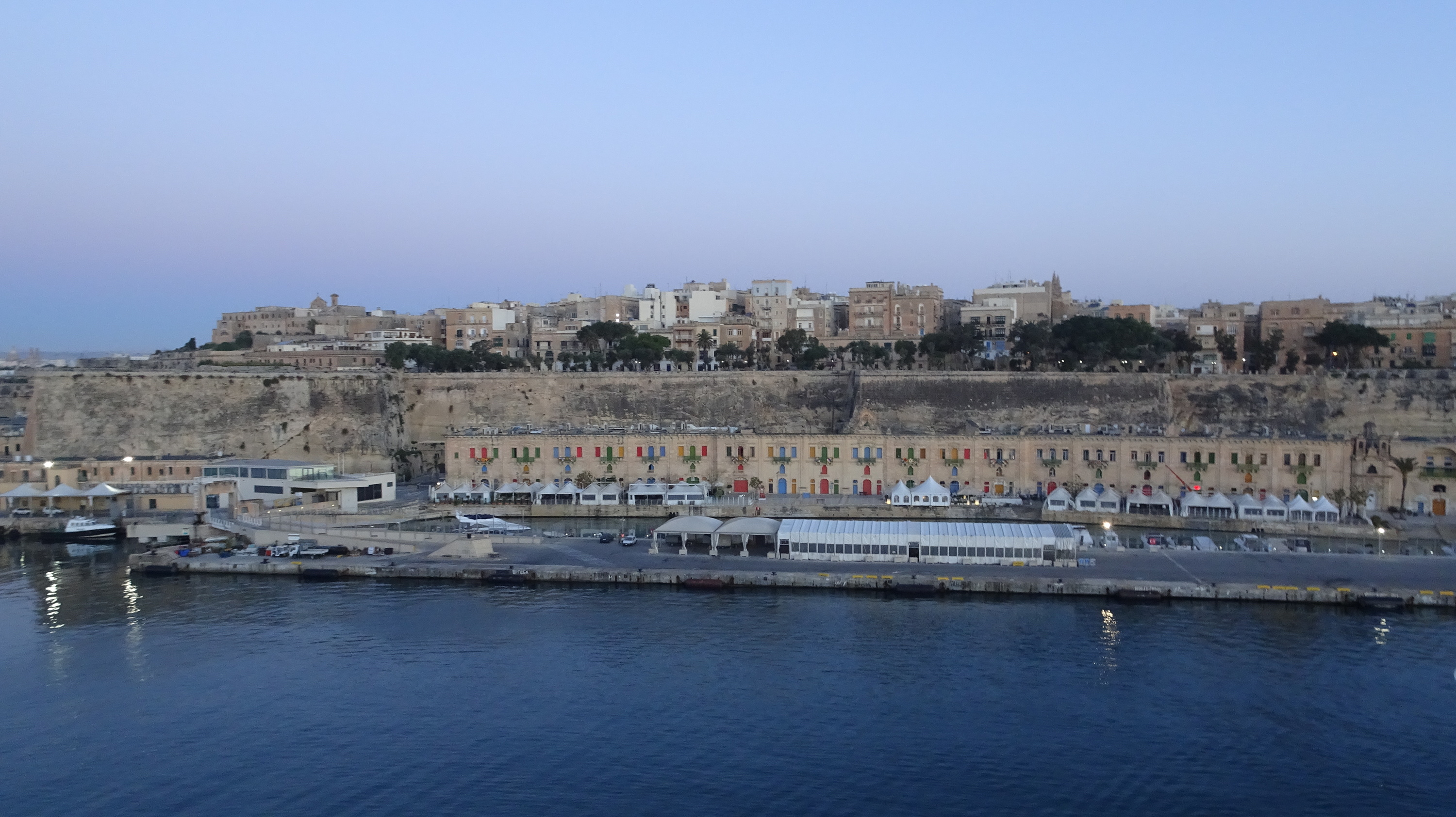 Einlaufen in den Naturhafen La Valletta