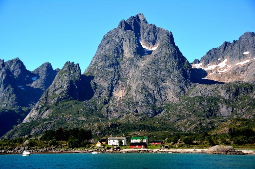 Lofoten - Berge und Meer