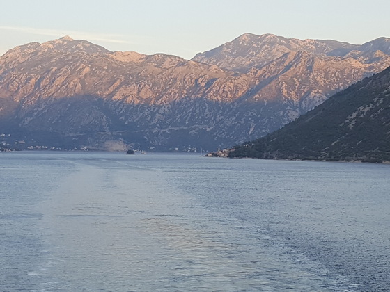 Einfahrt durch die Fjorde von Kotor Montenegro