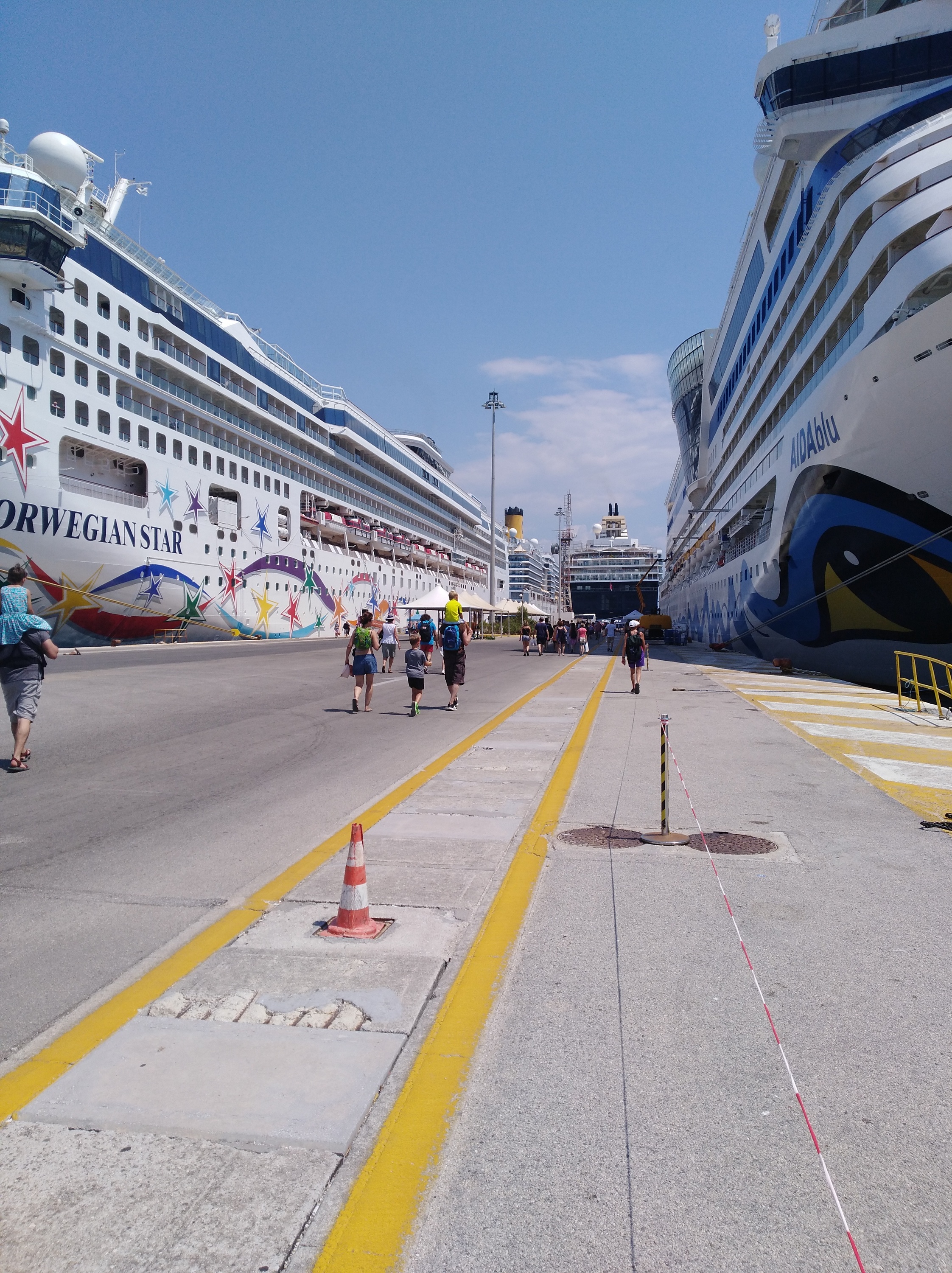 Korfu + 9560 (eine Kleinstadt auf weniger als 1km)