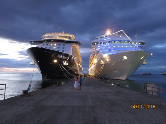 Die COSTA MAGICA und die Mein Schiff 3 in St. George's, Grenada
