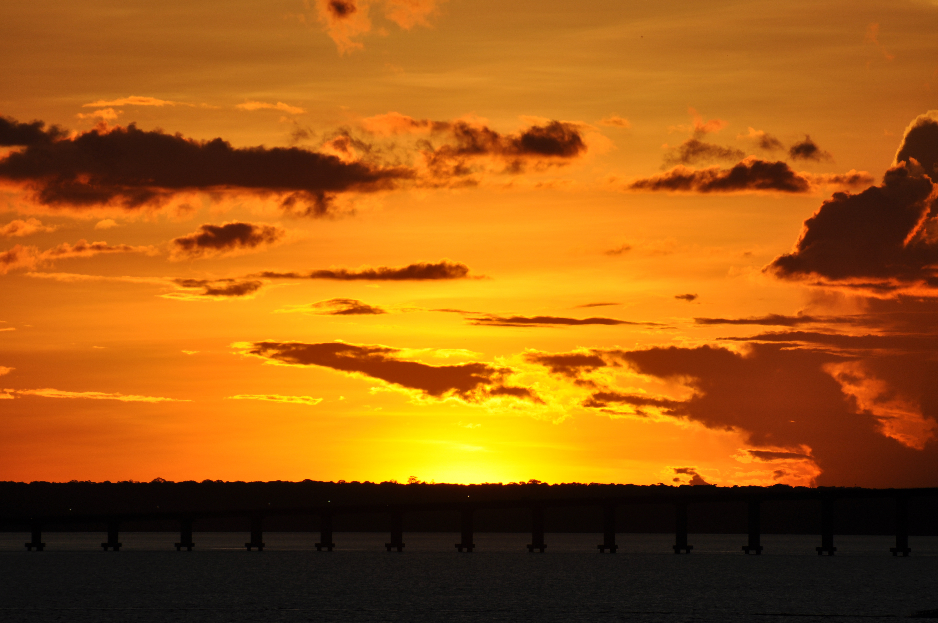 Sonnenuntergang am Rio Negro, Manaus, Brasilien