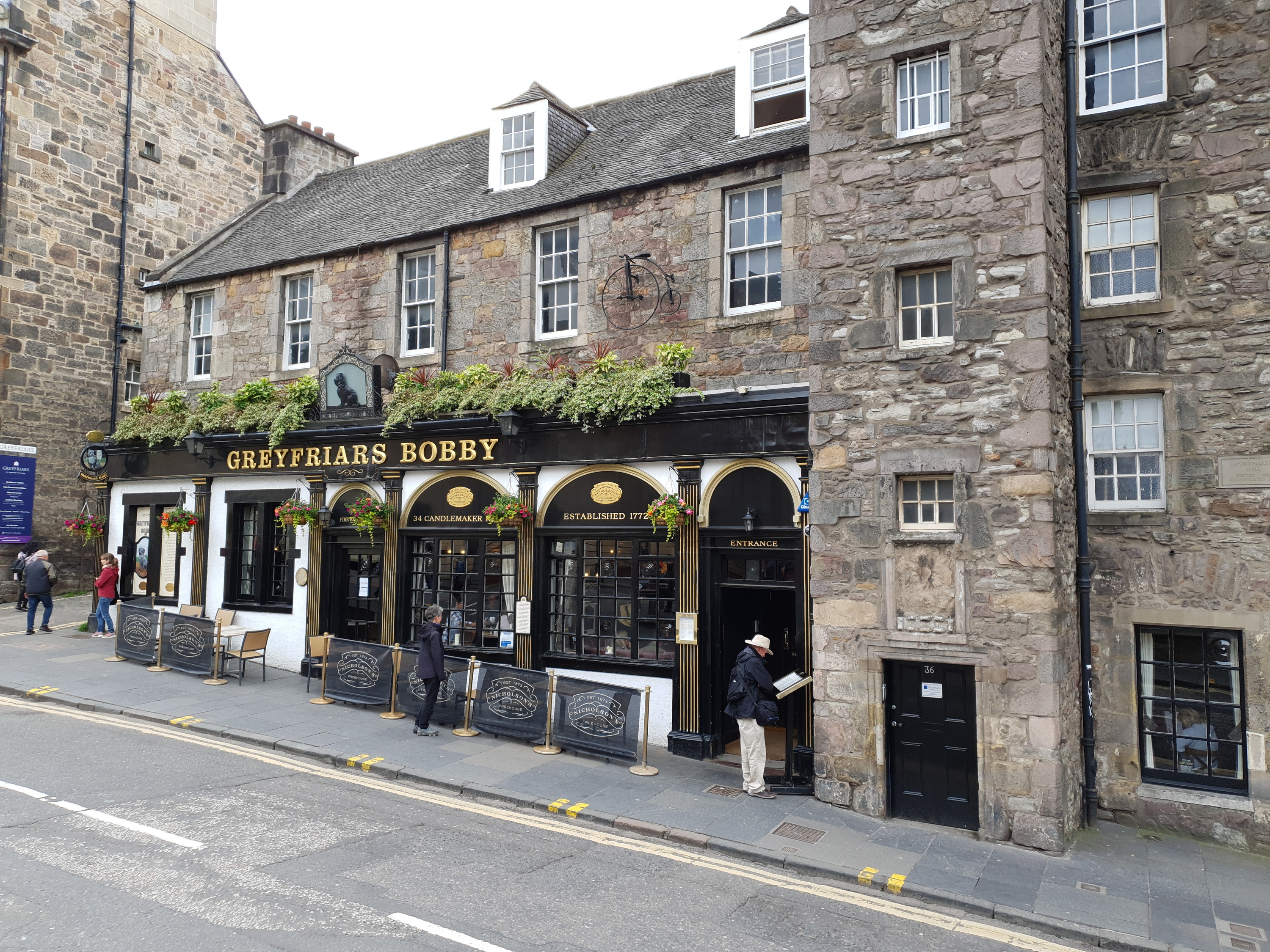 Edinburgh Pub