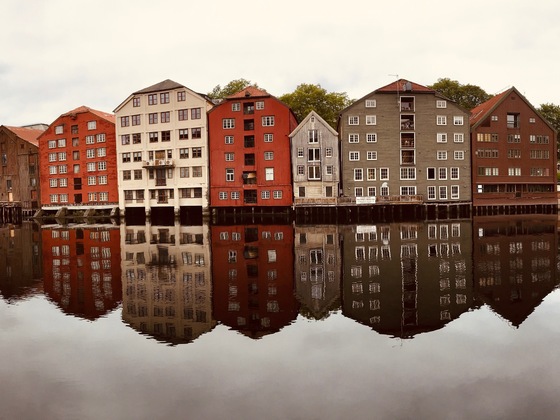 Spiegelungen in Trondheim