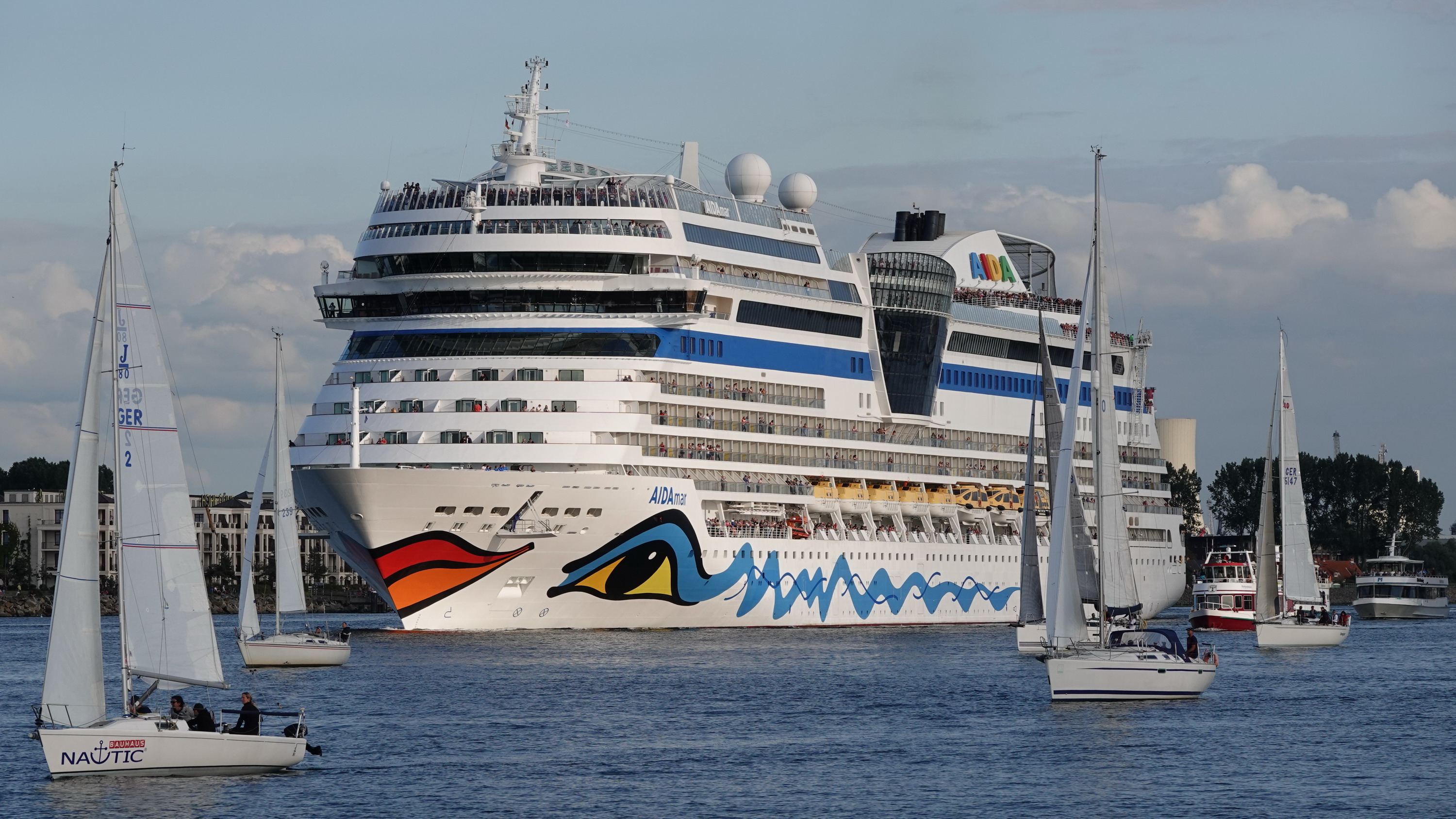  Foto zu wasserurlaub AIDAmar_Warnemünde_21-08-19_1 - AIDAFANS / AIDA-FANS Deine 