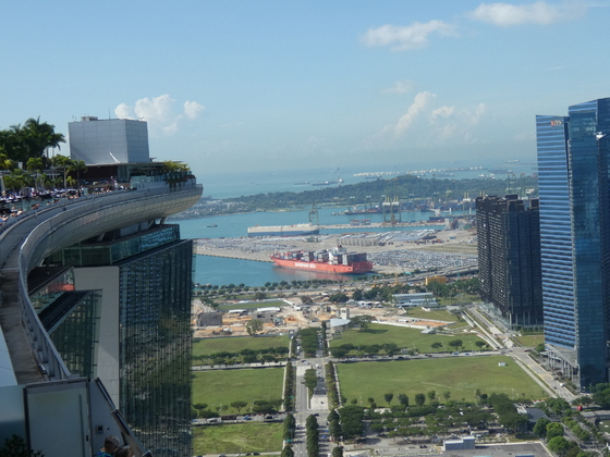 Aussichtsplattform Marina Bay Sands Hotel, Blick auf Infinity-Pool