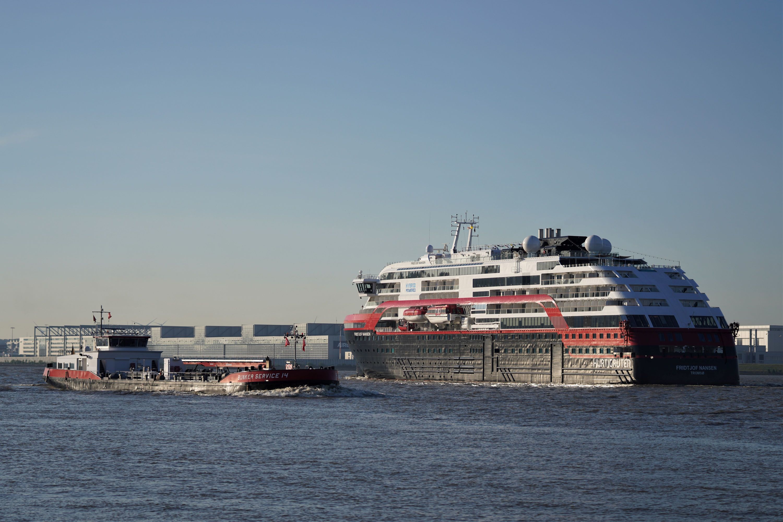 MS Fridtjof Nansen: Begegnung mit einem Bunkerschiff