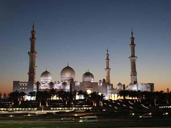 Scheich-Zayid-Moschee, absoluter Augenschmaus bei Nacht