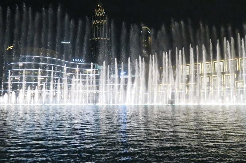 Die "Dubai Fountain" unterhalb des Burj Khalifa