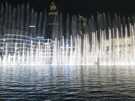 Die "Dubai Fountain" unterhalb des Burj Khalifa