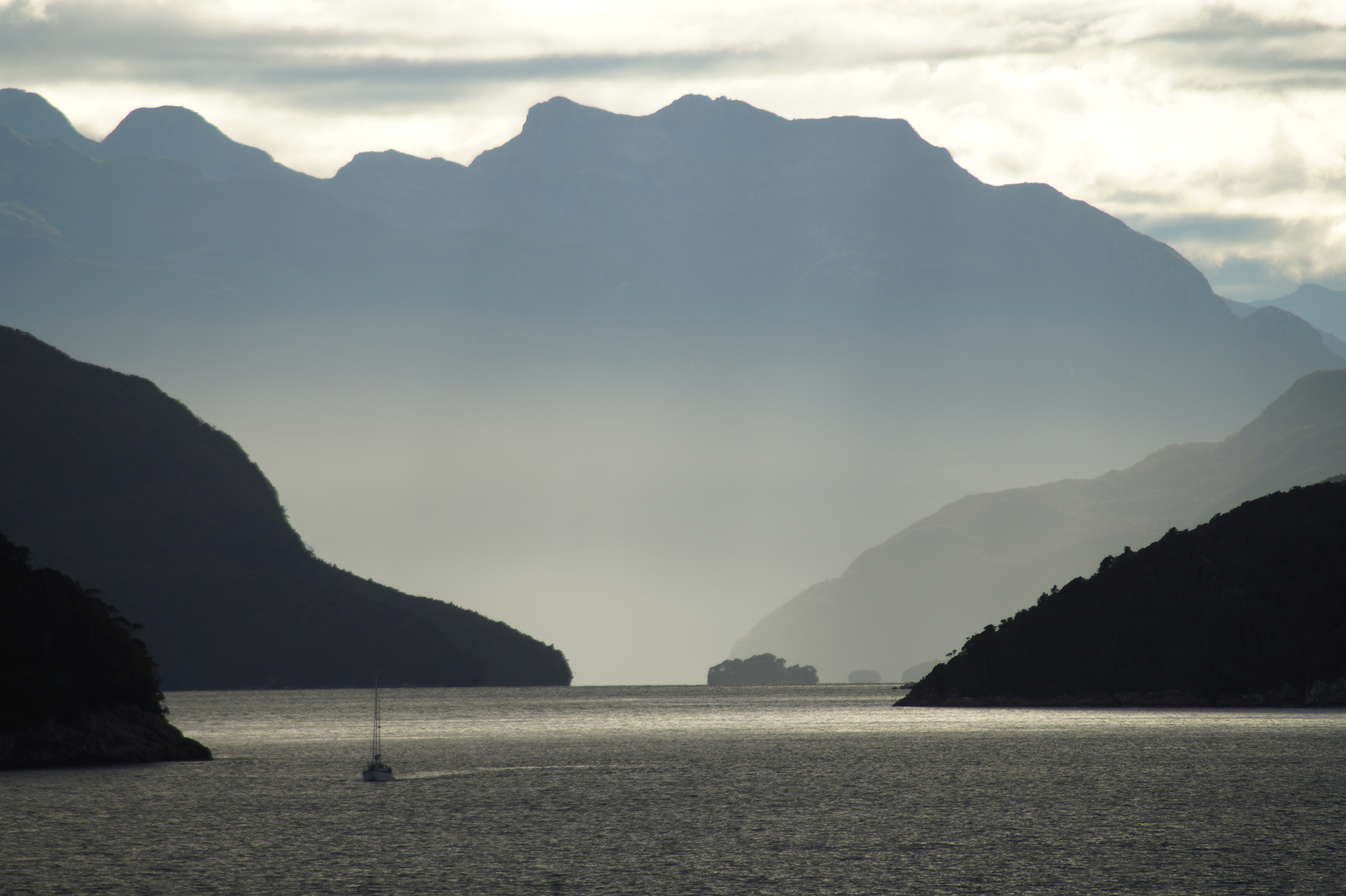 abendliche Fahrt durch das Fjordland in Neuseeland