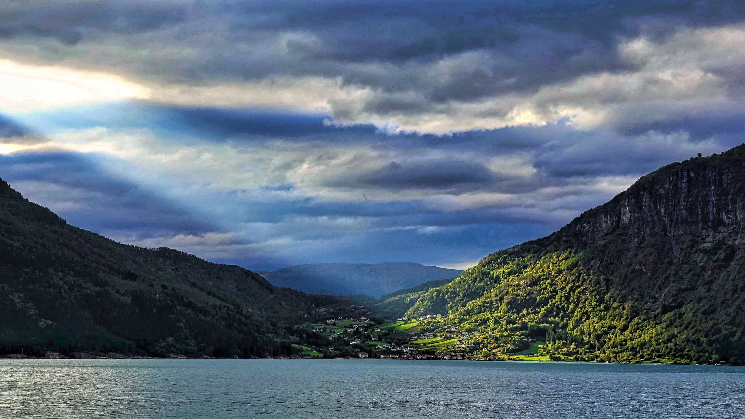 herbstliche Stimmung auf dem Sognefjord
