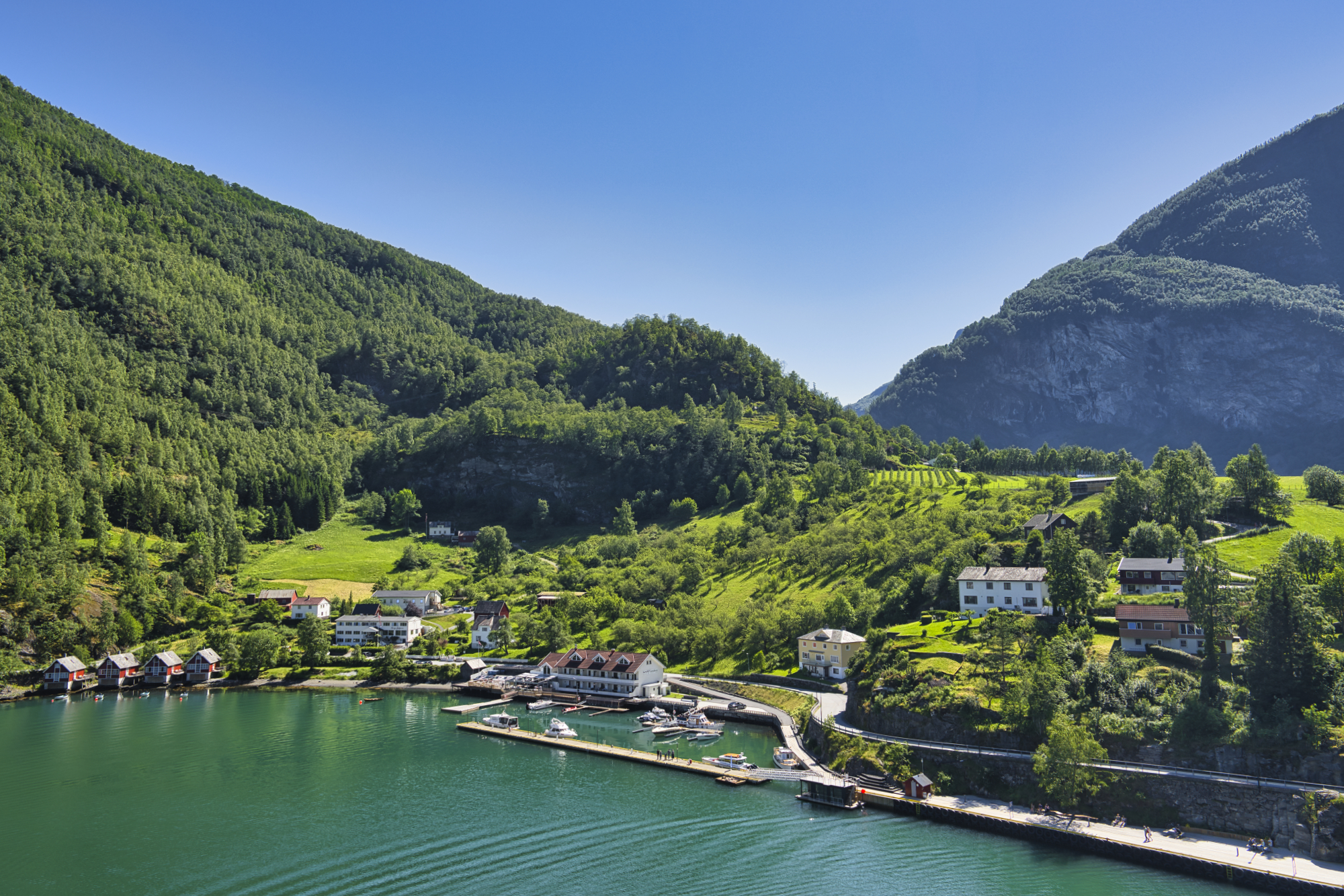 Von der Außenalster Bar genießen wir das Panorama.