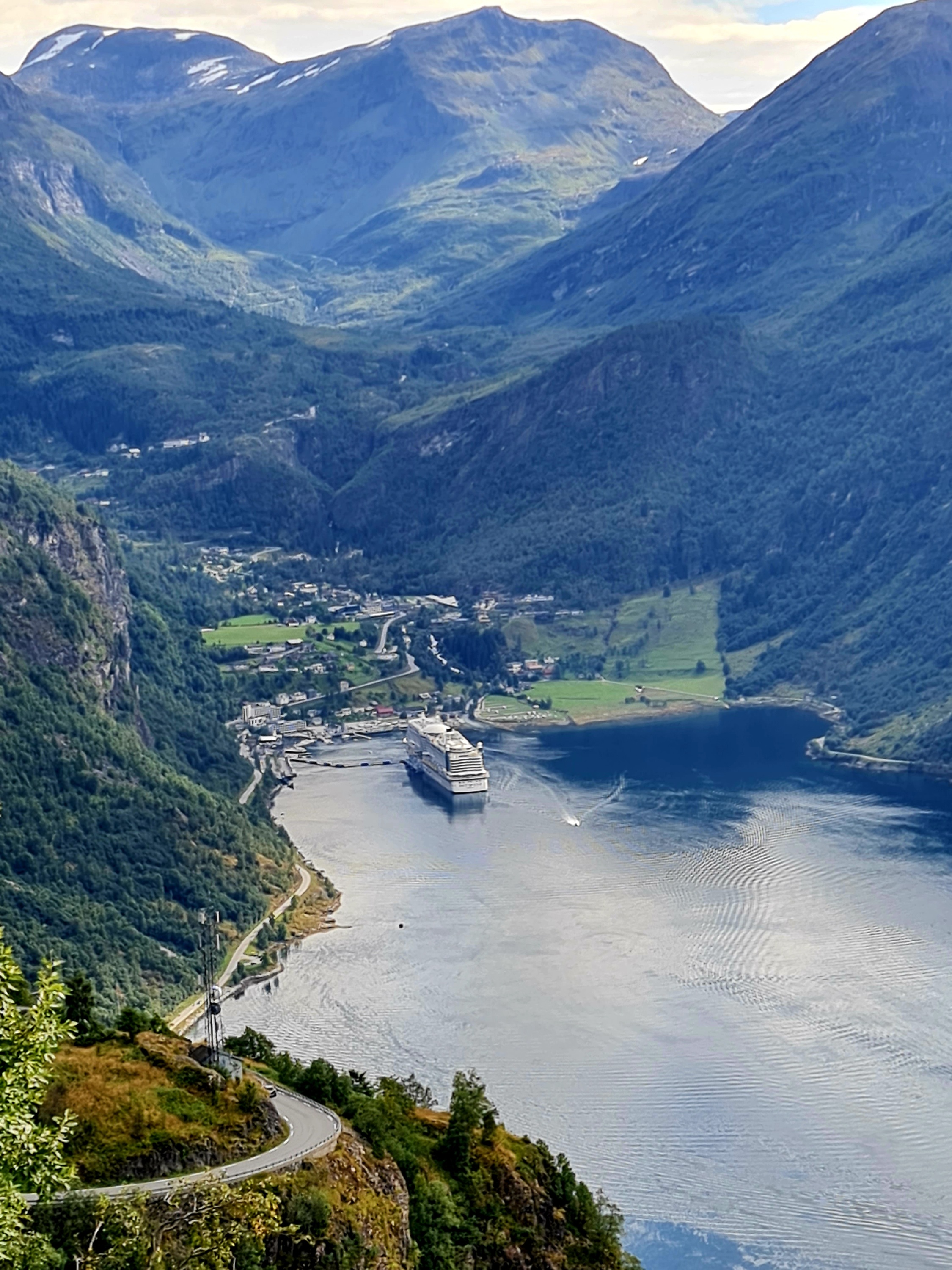 Aida Perla Norwegen Fjorde