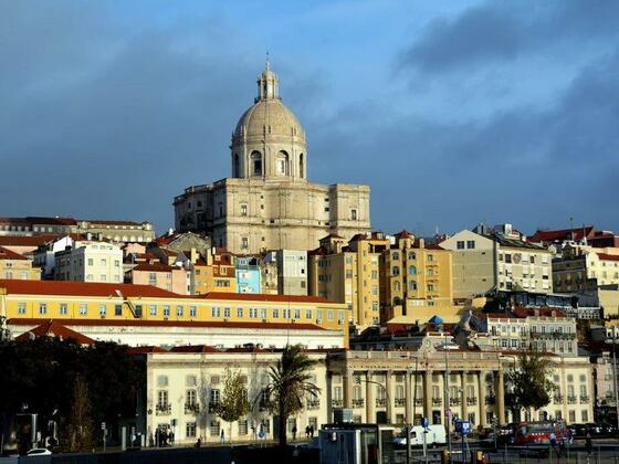DIE Aussicht vom Oberdeck - Lissabon mit Alfama und Pantheon