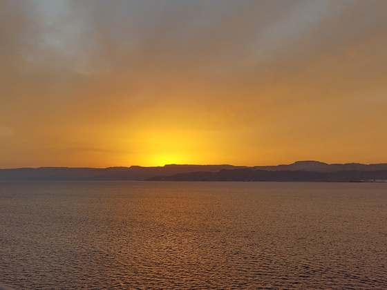 Abendstimmung-Sonnenuntergang nach dem Ablegen in Aqaba Jordanien