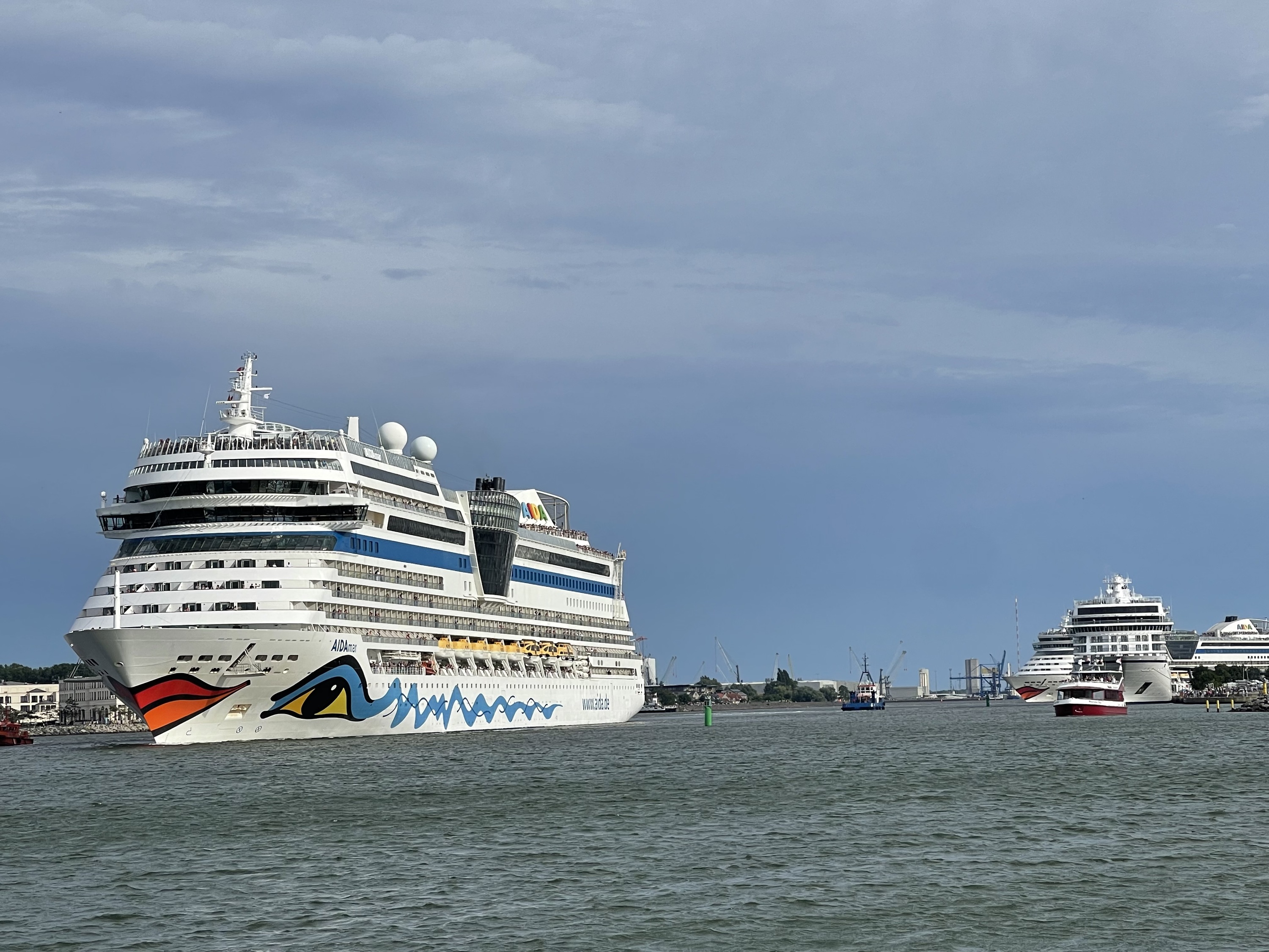 Doppelauslauf AIDA 6.7. Warnemünde
