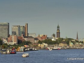 beim Auslaufen aus HAmburg