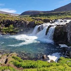Am Dyjandi Wasserfall