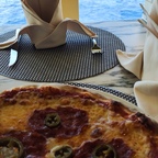 Pizza mit Meerblick auf der AIDAdiva