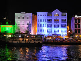 Skyline von Willemstad bei Nacht, Curaçao
