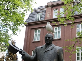 Trondheim - König Harald (auch mit Vogel wie die Herren Grieg und Holberg)
