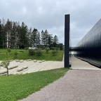 man kommt dann zu einem Platz und von hier aus weiter zu Denkmälern an den 1. und 2. Weltkrieg