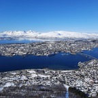 Tromso von oben bei traumhaftem Wetter